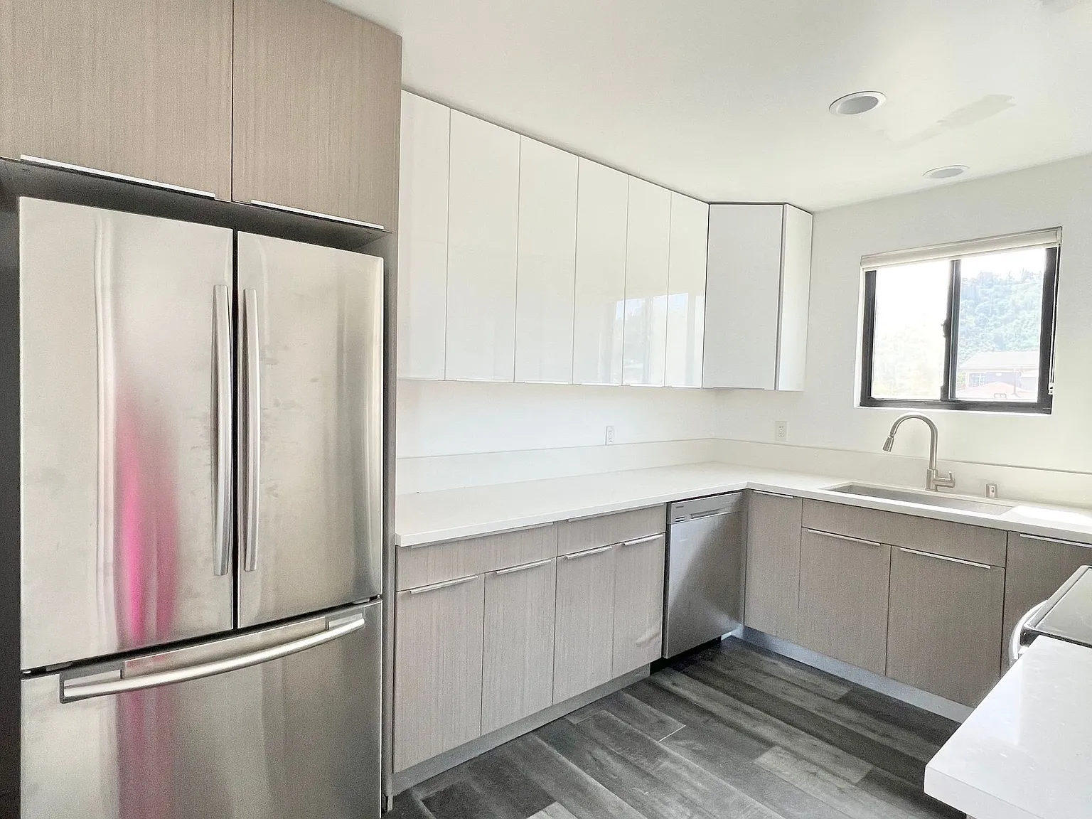 2422 Meadowvale Ave — Photo 3