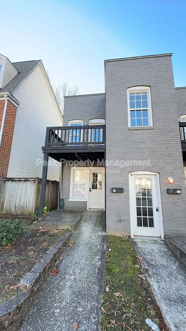 Building Photo - 2121 W Cary St #A