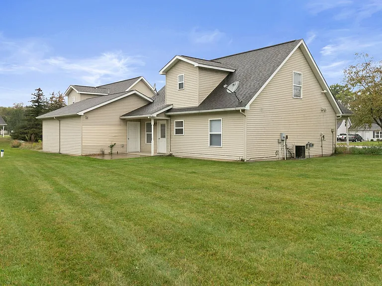 711 Cattail Ln — Photo 25