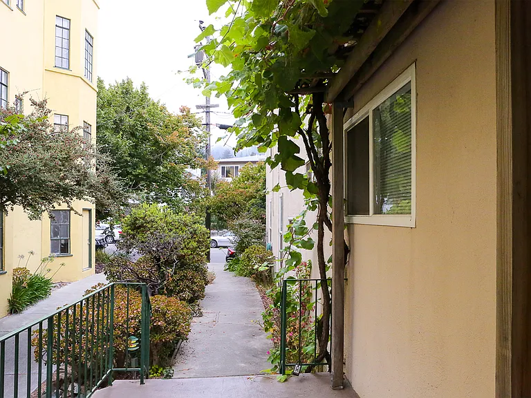 1338 Shattuck Ave #101 — Photo 2