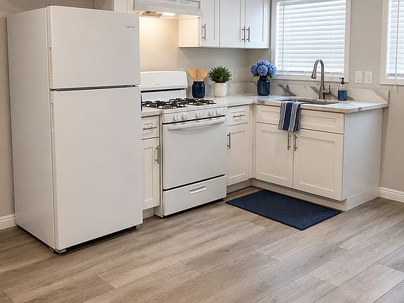 2nd image of 2552 Cedar Ave APT D
