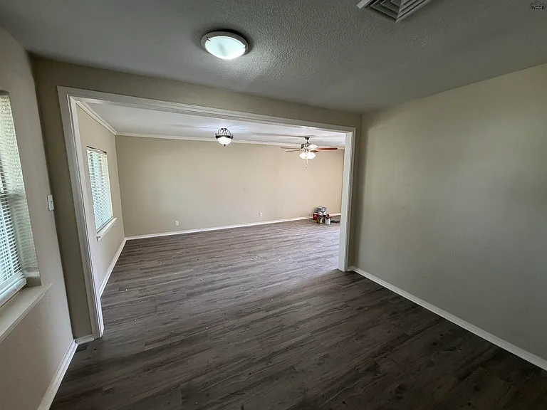 1417 Covington St — Photo 5