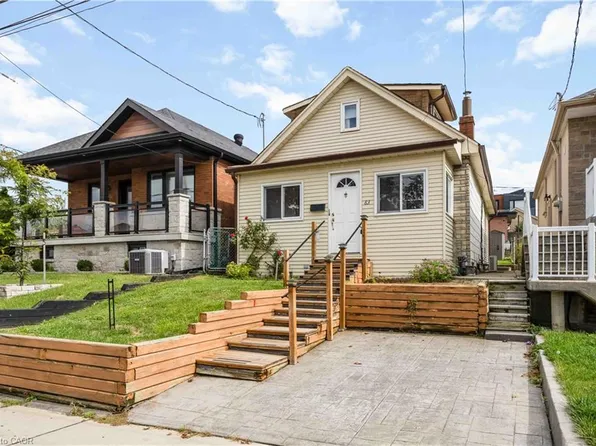 83 Kane Ave, Toronto, ON M6M 3M8