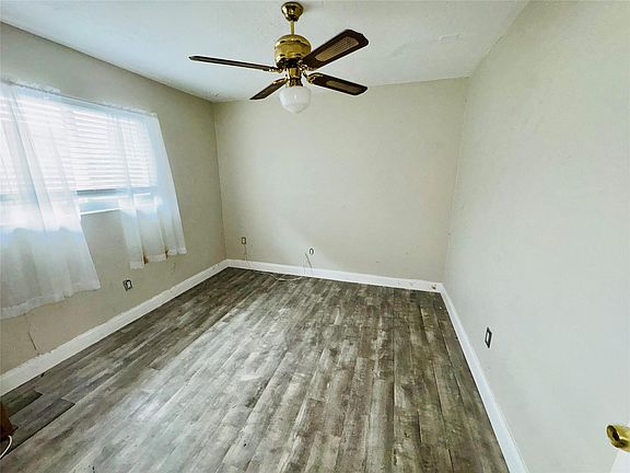 4th image of 11540 Sheridan Street