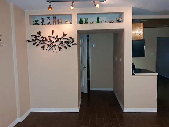 3rd image of 811 Alicia Ave
