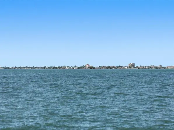 2869 Seabreeze Dr S, Gulfport, FL 33707