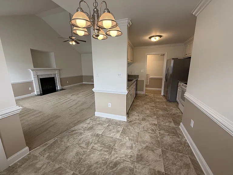 720 Carrington Ln — Photo 5