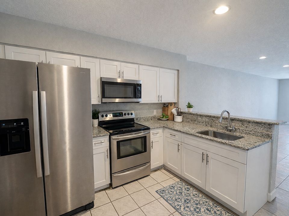1st image of 260 SW 8th Ave Unit B