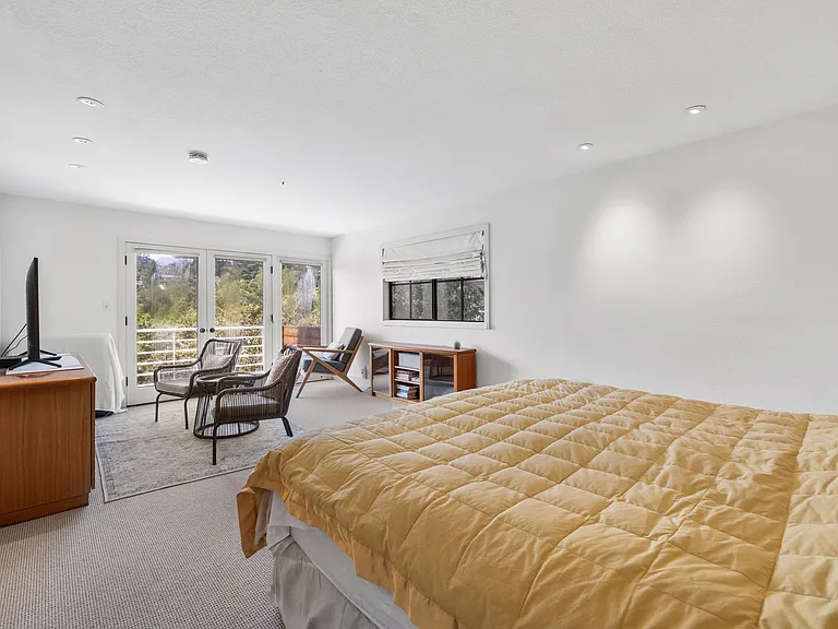 985 W California Ave — Photo 17