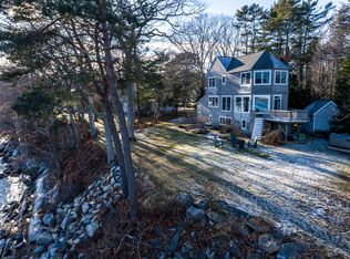 120 Maquoit Dr, Freeport, ME 04032