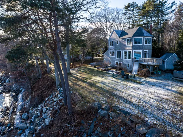 120 Maquoit Drive, Freeport, ME 04032