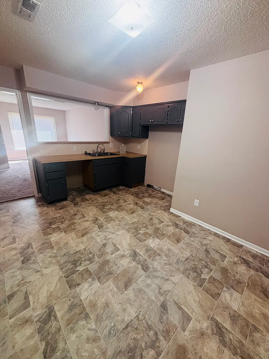 Building Photo - 910 S Edgebrook Ln