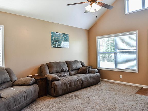 4th image of 606 Ashley Oaks Dr
