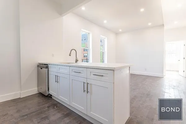 Rented by Bond New York | media 20