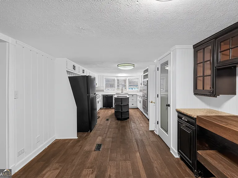 1455 Courtney Ln — Photo 9
