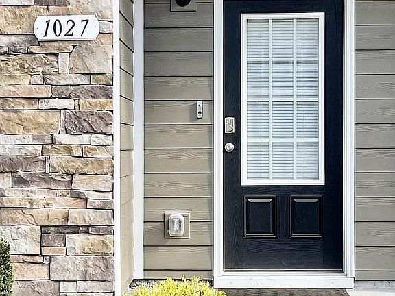 2nd image of 1027 Alderwood Cir