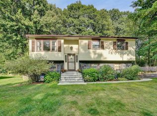 2 Susan Ct, Hyde Park, NY 12538