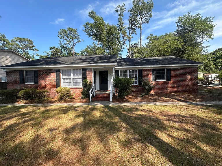 803 Montclair Dr — Photo 1