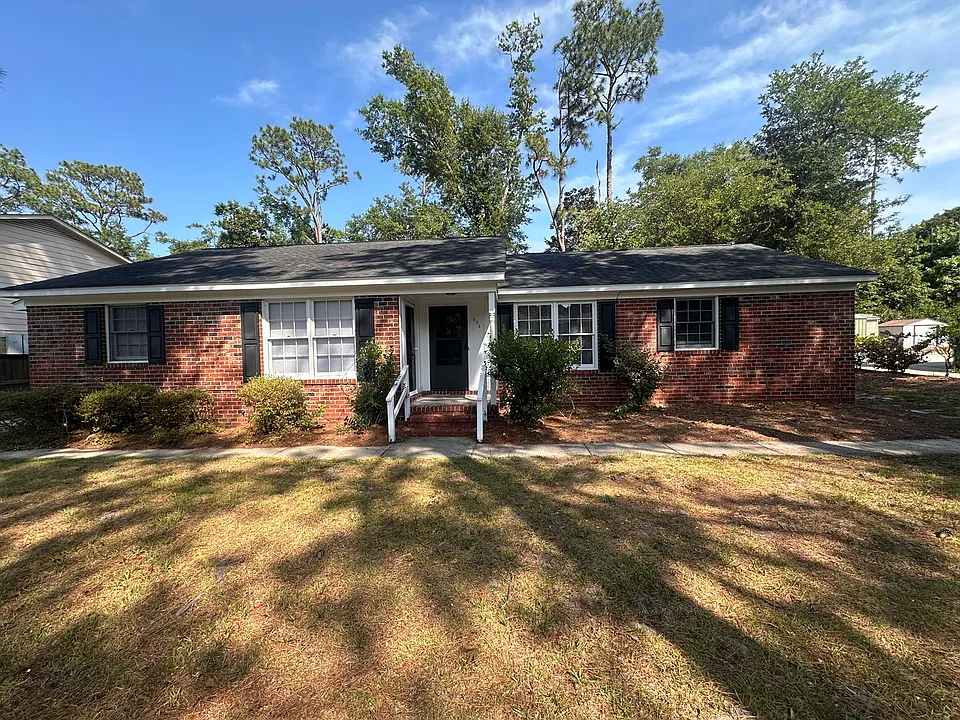 801 Montclair Dr