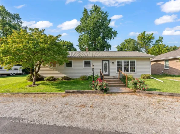 209 Augusta Dr, Mahomet, IL 61853