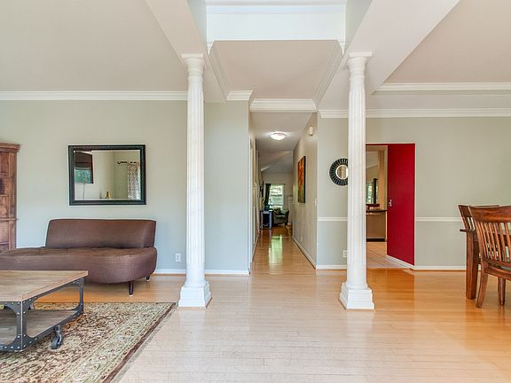4th image of 2916 Glenway Dr