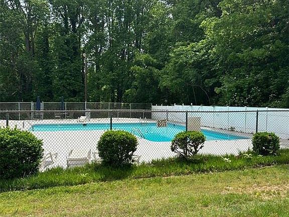 3rd image of 2240 Sunderland Rd