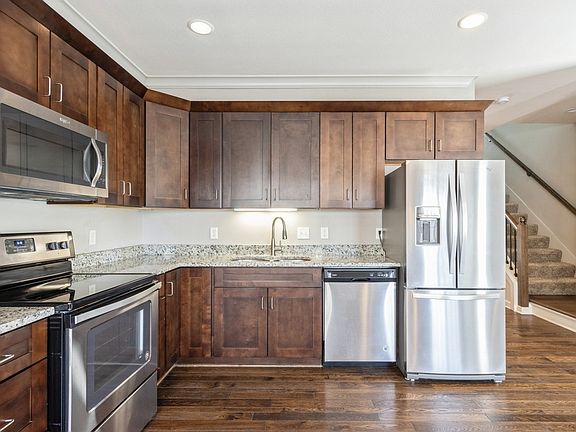 3rd image of 15840 Valley View Dr