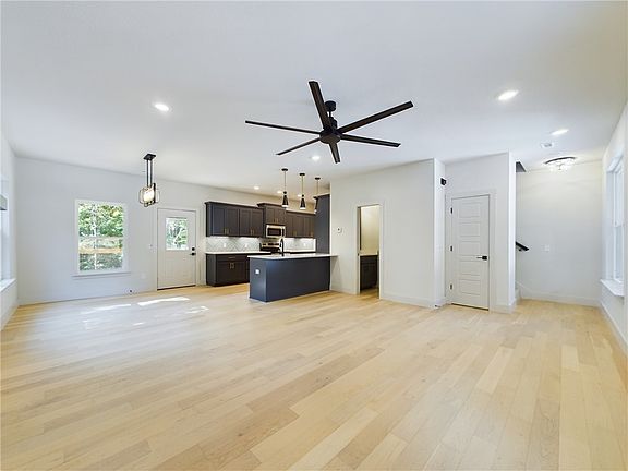 2nd image of 4 Selkirk Ln