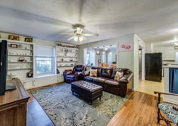 3rd image of 3124 Demaur Ln
