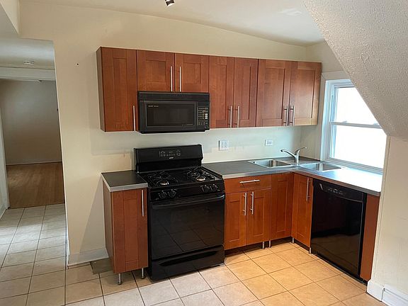 2nd image of 1248 N Maplewood Ave APT 3