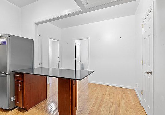 3rd image of 401 W 57th St APT 5C