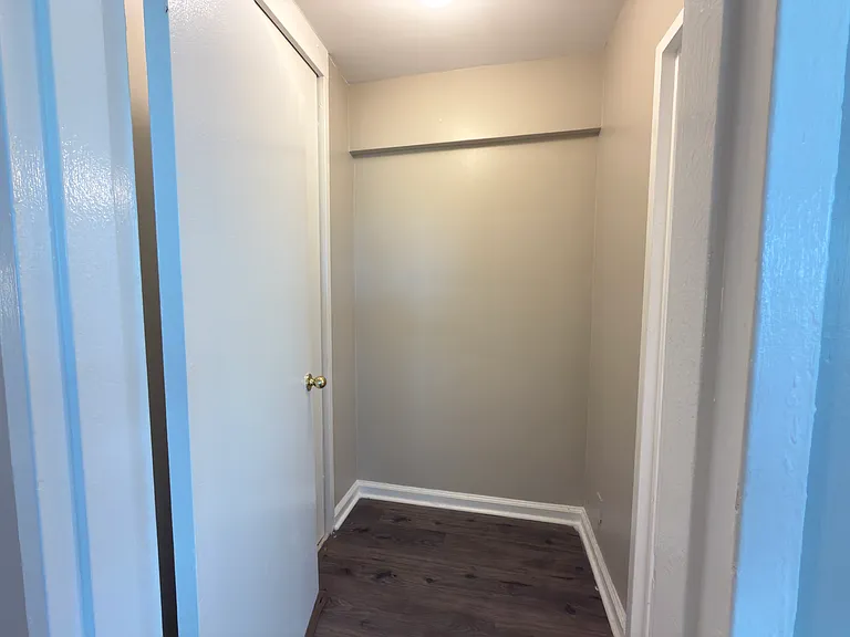 3021 Edwin Ave #2H — Photo 12