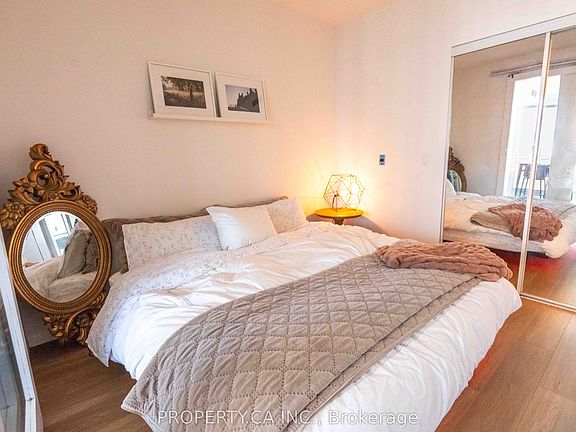 5th image of 215 Fort York Blvd #2203