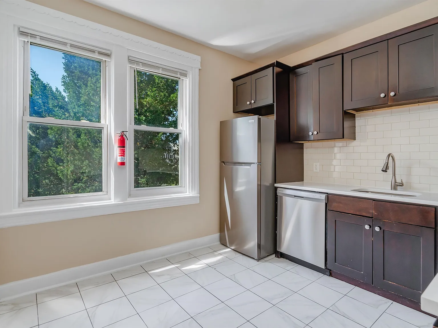4 bed, 1.0 bath, $2,750 — Photo 4