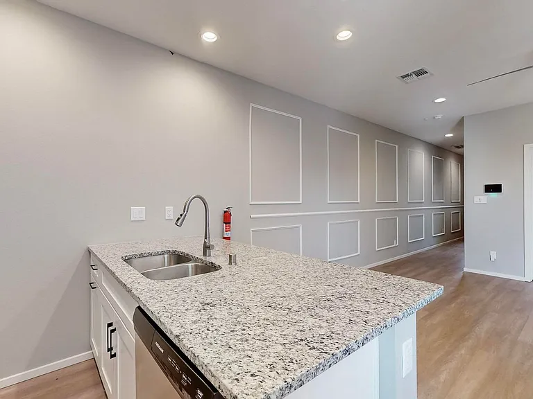 4547 Villa Loma Ln NE — Photo 5