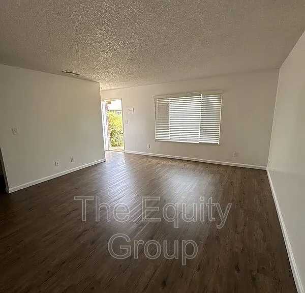 907 S Demaree St — Photo 3