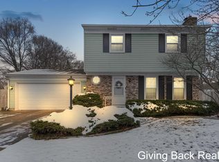911 Silverleaf St SE, Kentwood, MI 49508