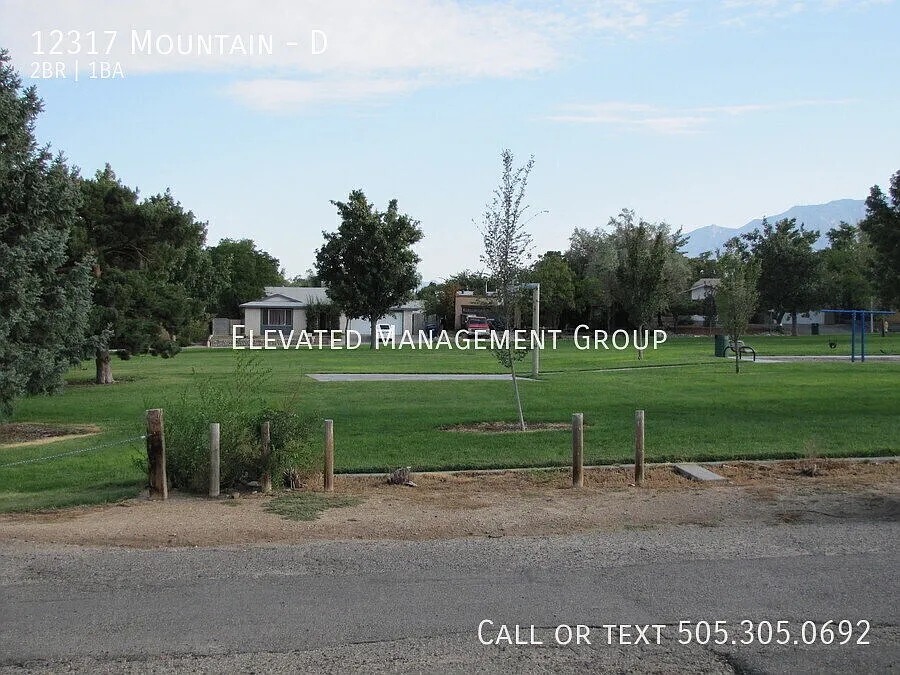 Spacious 2bedroom/1bath In The Ne Hights, Ready For Immediate Move-In! — Photo 2