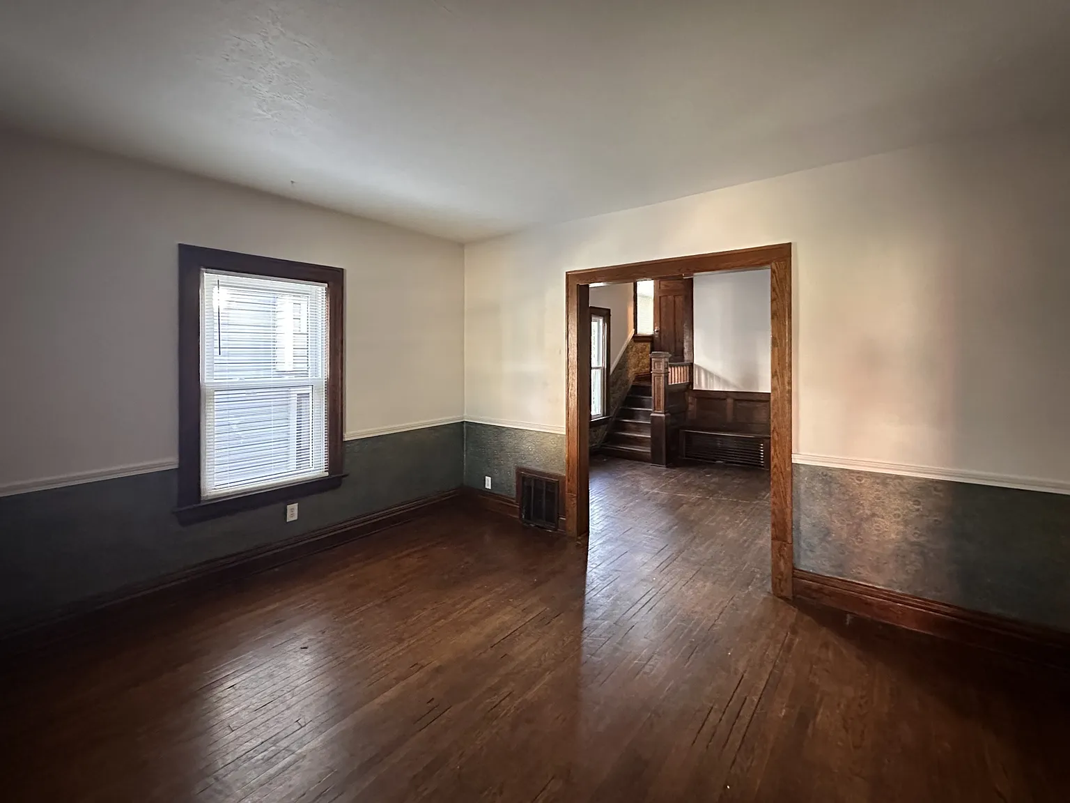 464 Crestwood Avenue - A — Photo 2