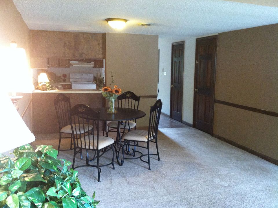 2nd image of 9 Hidden Springs Rd