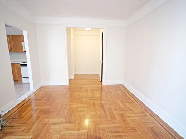 401 Edgecombe Avenue image 1 of 9