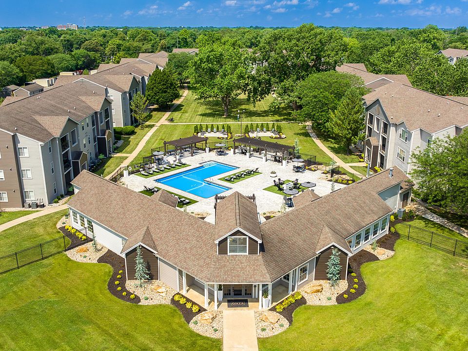 Experience the serene lifestyle at Onyx Apartments. Our community features a central pool area, lush greenery, and modern amenities, offering residents a perfect blend of comfort and convenience.