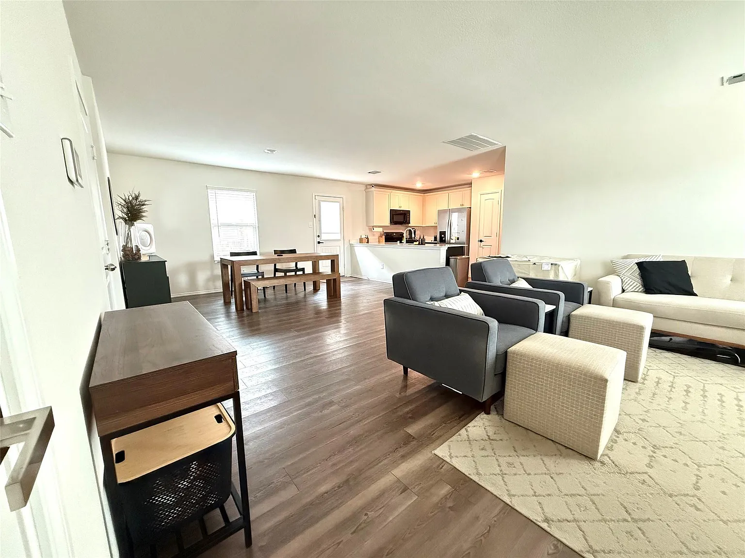 3 bed, 1470 sqft, $2,000 — Photo 4