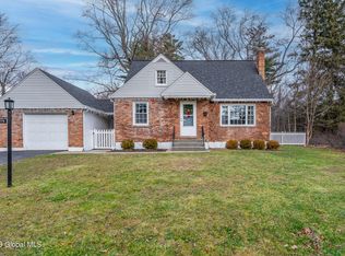 2075 Baker Ave, Niskayuna, NY 12309