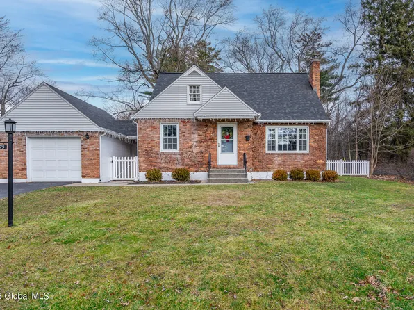 2075 Baker Avenue, Niskayuna, NY 12309