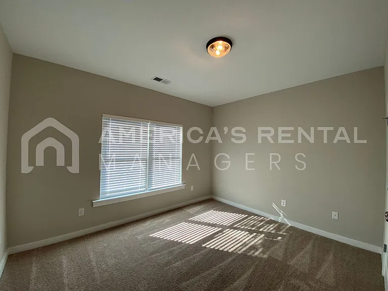 535 Troubadour Ln — Photo 12