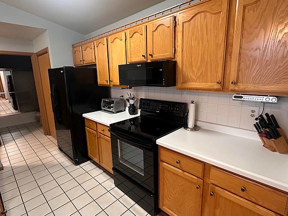 2nd image of 715 Canterberry Ct Unit 311