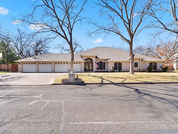 2nd image of 319 San Saba