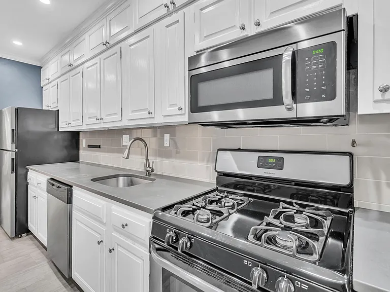 1322 Orren St NE #2 — Photo 3