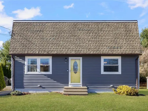 11 Drawbridge Dr, West Warwick, RI 02893